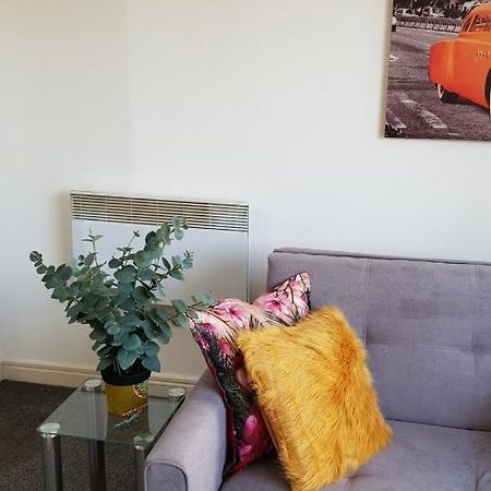 City Centre 1 Bed Apartment With Free On Site Parking With Cctv By Lets Relocations Бірмінгем Екстер'єр фото