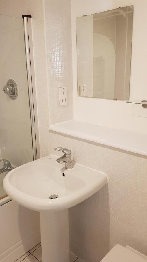 City Centre 1 Bed Apartment With Free On Site Parking With Cctv By Lets Relocations Бірмінгем Екстер'єр фото